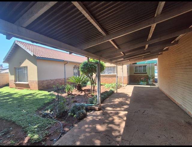 3 BEDROOM FREESTANDING FOR SALE IN STILFONTEIN EXT 4